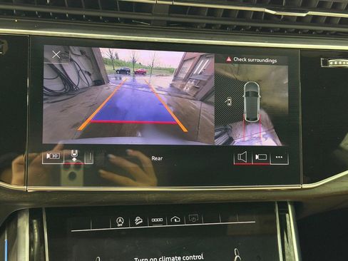 Used 2022 Audi Q8 Premium Plus w/ Premium Plus Package image 23