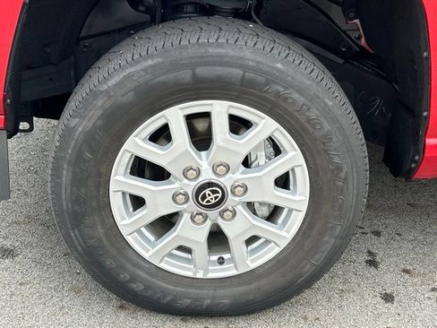 Used 2025 Toyota Tacoma SR5 AWD/4WD image 12