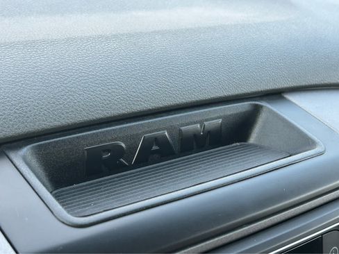 Used 2017 RAM 1500 Express RWD image 27