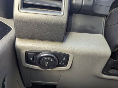 Used 2017 Ford F550 2WD Regular Cab Super Duty image 25