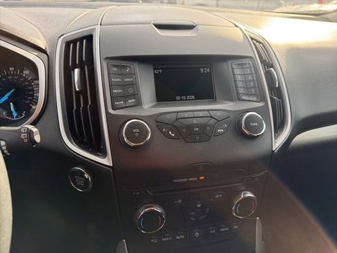 Used 2017 Ford Edge SEL image 19