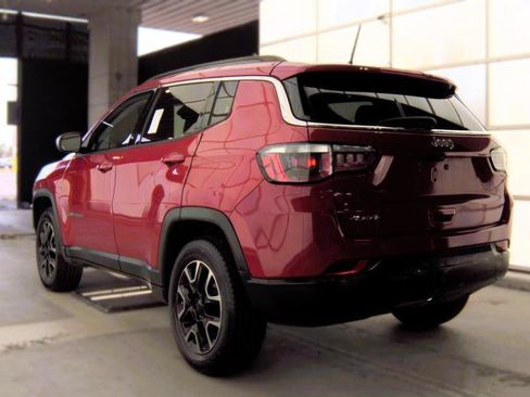 Used 2018 Jeep Compass Latitude w/ Cold Weather Group AWD/4WD image 4