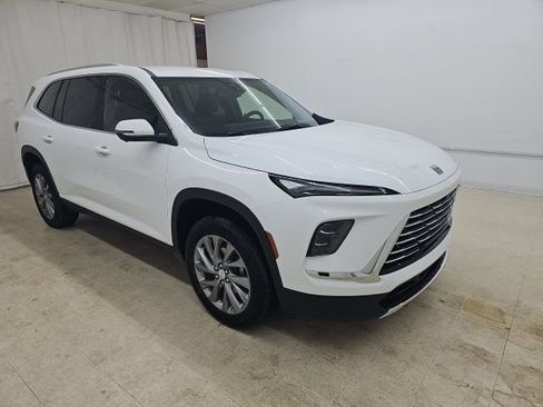 Used 2025 Buick Enclave Preferred image 15