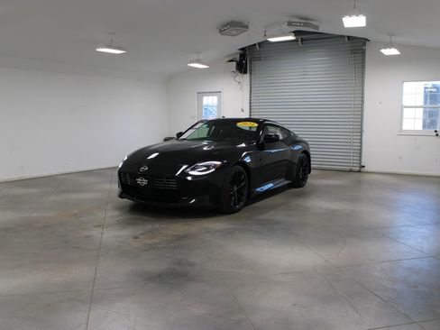 Used 2024 Nissan Z Performance w/ Floor Mat Package RWD image 4