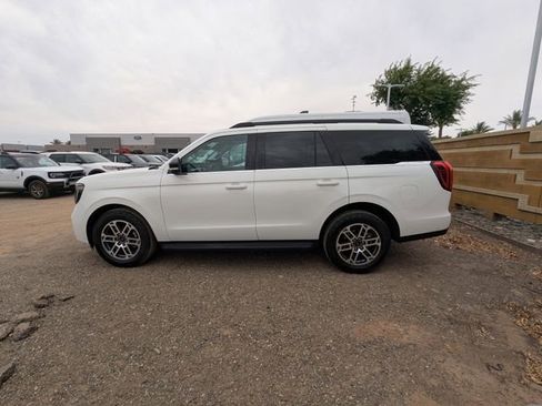 Certified 2025 Ford Expedition Active AWD/4WD image 9