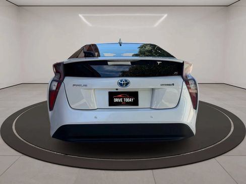 Used 2017 Toyota Prius Four w/ Premium Convenience Package FWD image 4