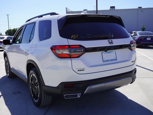 Used 2026 Honda Pilot Touring image 12