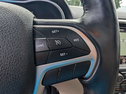 Used 2018 Jeep Grand Cherokee Limited AWD/4WD image 10