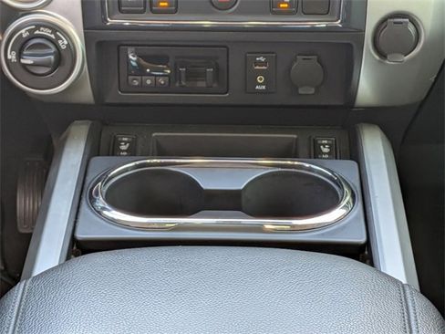 Used 2017 Nissan Titan SV image 17