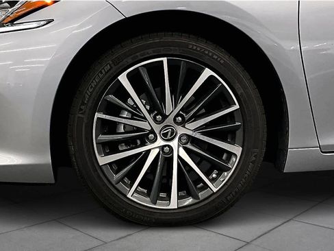 Used 2025 Lexus ES 300h w/ Premium Package image 10