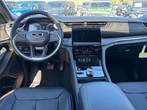 New 2025 Jeep Grand Cherokee Limited image 7