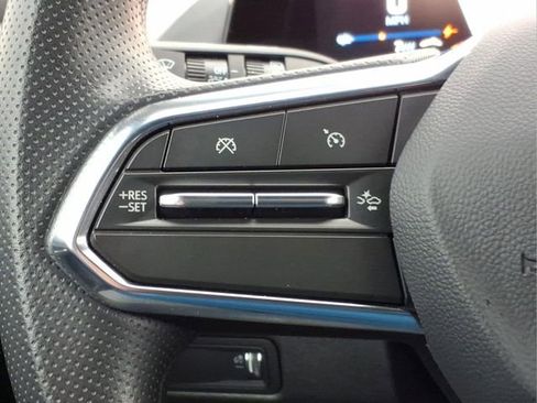 Used 2025 Chevrolet Equinox EV LT FWD image 22