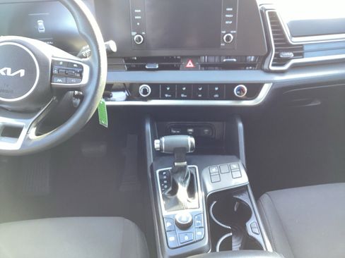 Used 2023 Kia Sportage LX image 11