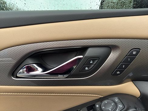 Used 2023 Chevrolet Traverse Premier image 27