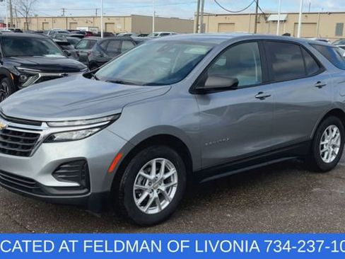 Used 2023 Chevrolet Equinox LS w/ LS Convenience Package image 4