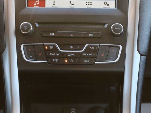 Used 2018 Ford Fusion SE w/ Fusion SE Technology Package image 20