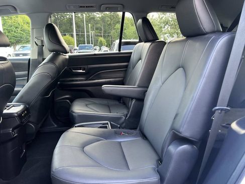 Used 2025 Toyota Grand Highlander AWD image 17