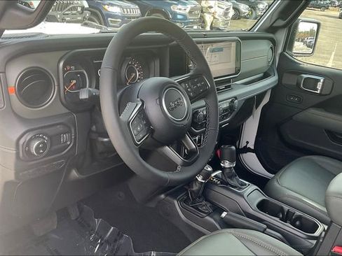 New 2025 Jeep Gladiator Mojave image 9
