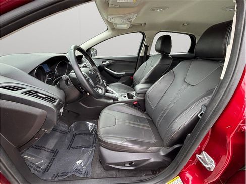Used 2014 Ford Focus SE w/ Equipment Group 201A image 2