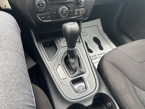 Used 2020 Jeep Cherokee Latitude w/ Cold Weather Group image 39