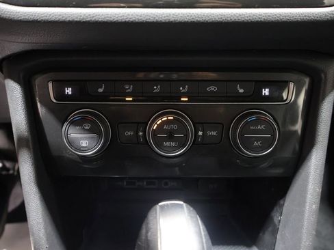 Used 2018 Volkswagen Tiguan SE image 29