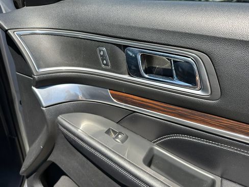 Used 2017 Ford Explorer Limited AWD/4WD image 19