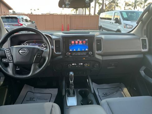 Used 2023 Nissan Frontier SV w/ SV Convenience Package RWD image 13