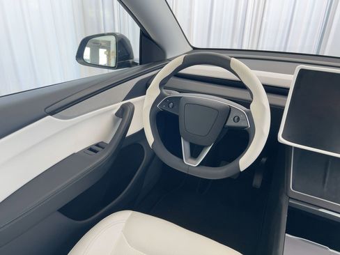 Used 2026 Tesla Model Y AWD image 27