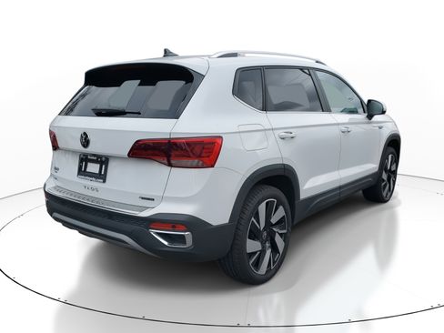 Used 2024 Volkswagen Taos SEL image 4