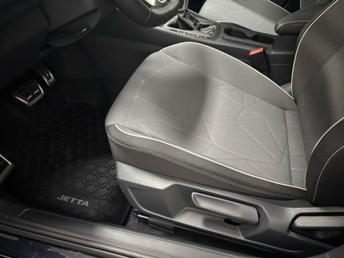 New 2025 Volkswagen Jetta Sport image 4