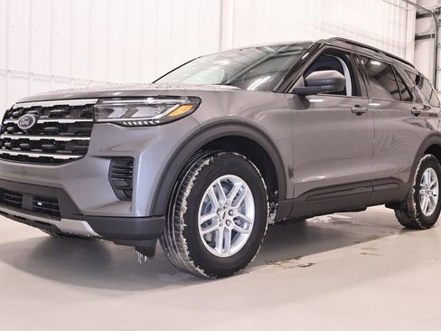 New 2026 Ford Explorer Active image 4