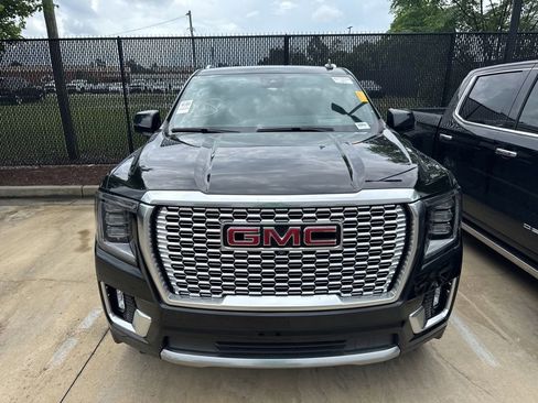 Used 2024 GMC Yukon XL Denali RWD image 3