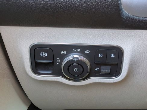 Certified 2022 Mercedes-Benz GLB 250 4MATIC image 18