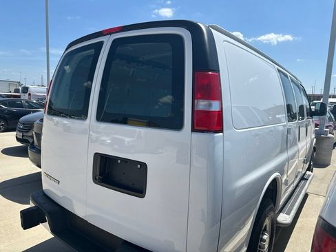 Used 2025 Chevrolet Express 2500 w/ Driver Convenience Package RWD image 2