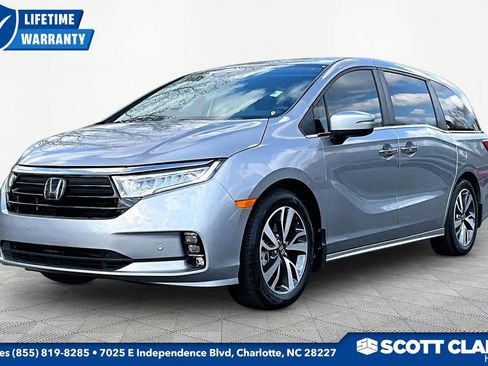 Used 2023 Honda Odyssey Touring image 3