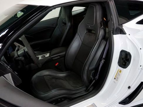 Used 2017 Chevrolet Corvette Z06 w/ Z07 Performance Package image 9