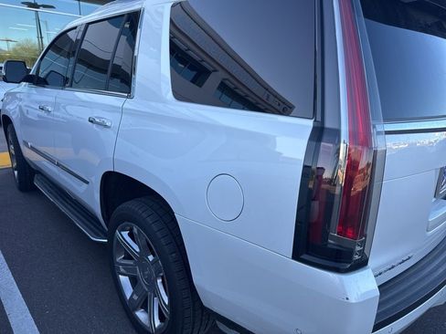 Used 2019 Cadillac Escalade Luxury image 4