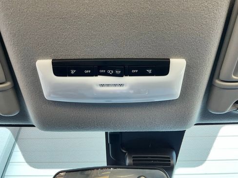 Used 2025 Nissan Versa SV image 16