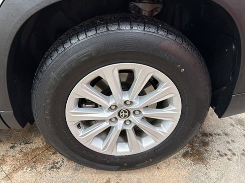 Used 2024 Toyota Grand Highlander XLE image 7