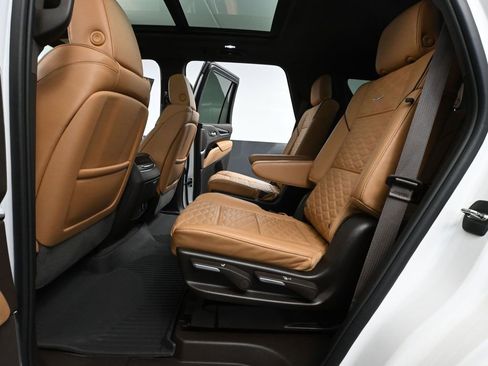 Used 2024 Cadillac Escalade Sport w/ LPO, ONYX Package image 44