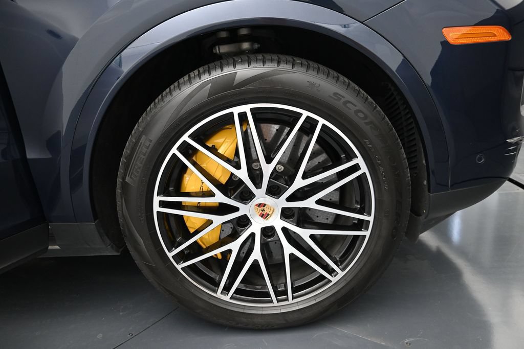 Certified 2025 Porsche Cayenne S AWD/4WD image 30