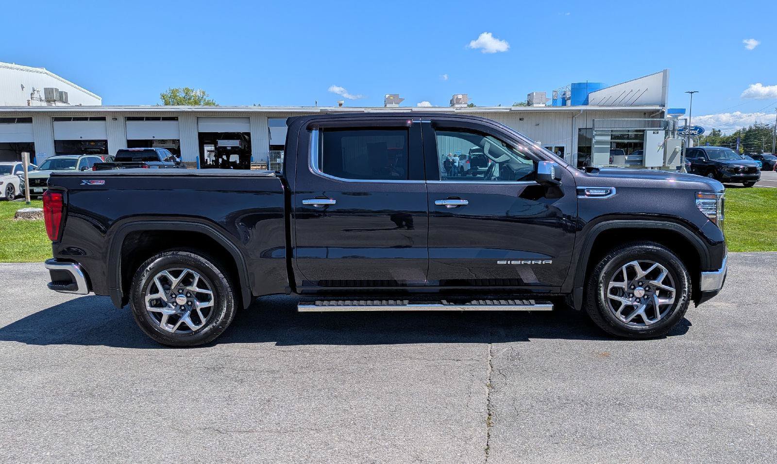 Used 2023 GMC Sierra 1500 SLT w/ SLT Convenience Package AWD/4WD image 5