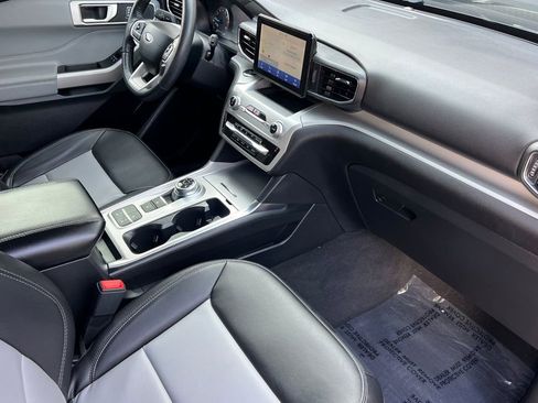 Used 2022 Ford Explorer XLT w/ Equipment Group 202A image 21