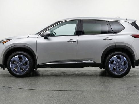 Used 2025 Nissan Rogue SV FWD image 5