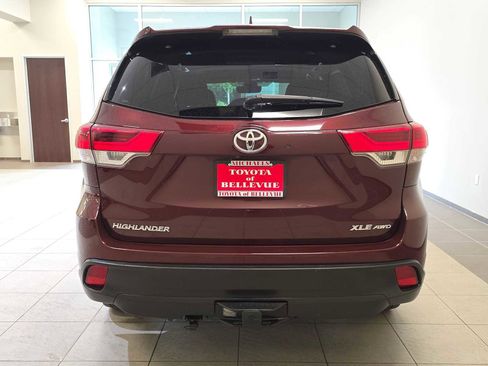 Used 2019 Toyota Highlander XLE AWD/4WD image 5