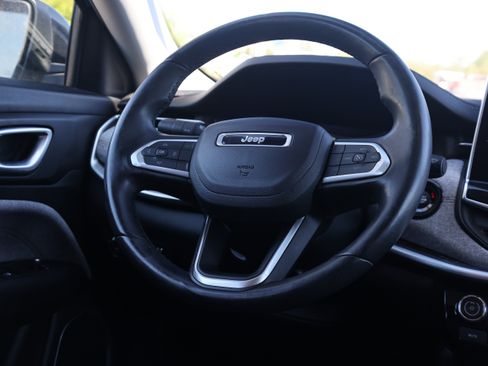 Used 2022 Jeep Compass Latitude w/ Sun and Sound Group AWD/4WD image 6