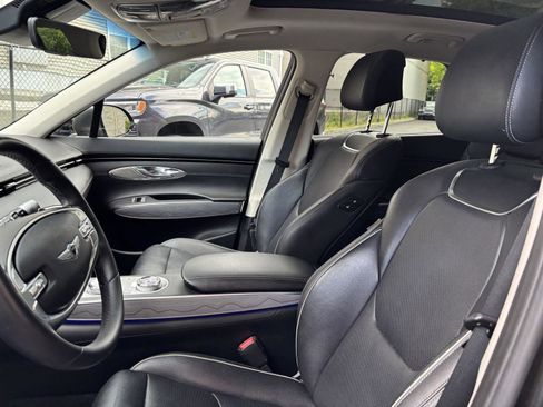 Used 2023 Genesis GV70 2.5T w/ Advanced Package AWD/4WD image 10