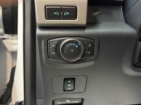 Used 2022 Ford F350 Lariat w/ Chrome Package image 15