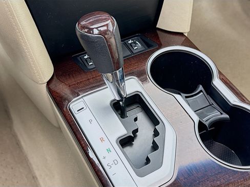 Used 2013 Toyota Camry XLE image 18