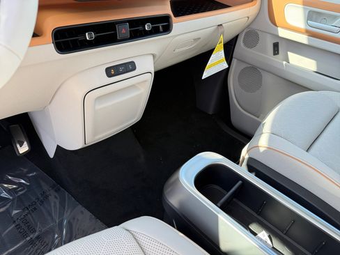 New 2025 Volkswagen ID. Buzz 1st Edition image 13